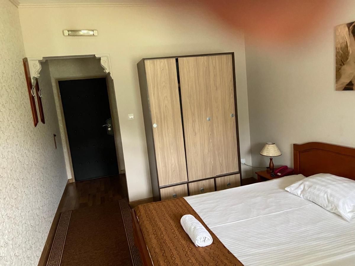 Hotel New Milenium Lukavac Bagian luar foto