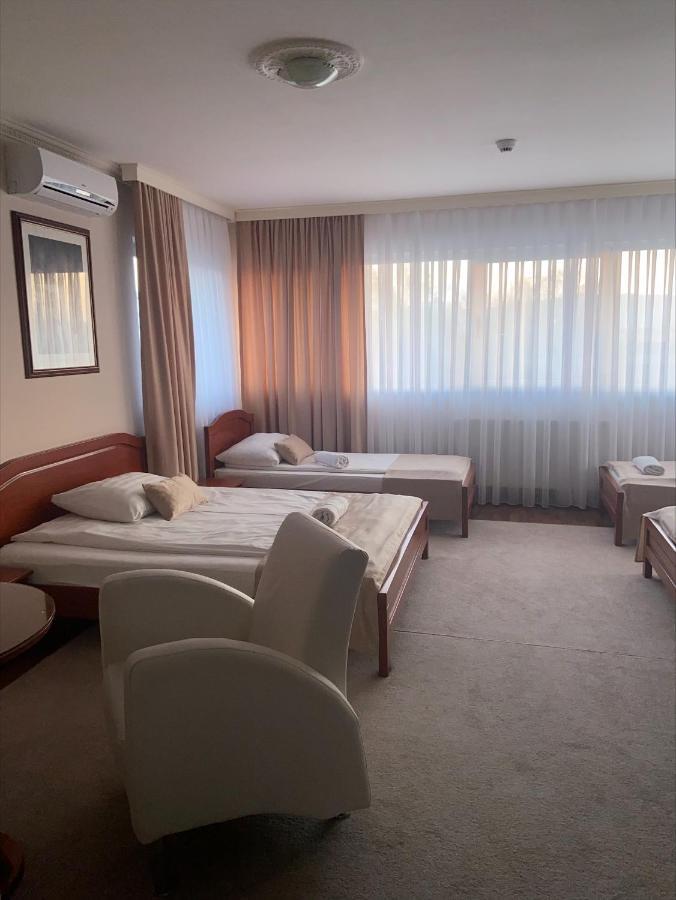Hotel New Milenium Lukavac Bagian luar foto