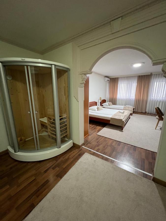 Hotel New Milenium Lukavac Bagian luar foto
