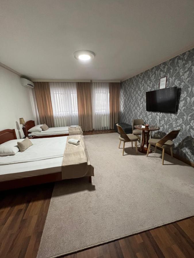 Hotel New Milenium Lukavac Bagian luar foto