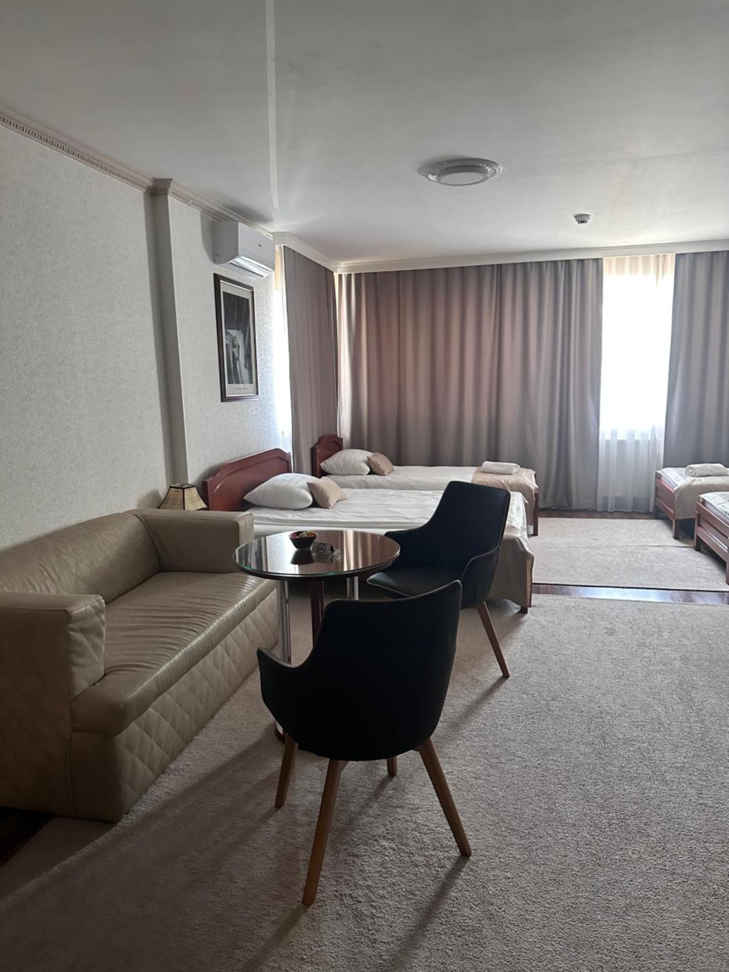 Hotel New Milenium Lukavac Bagian luar foto