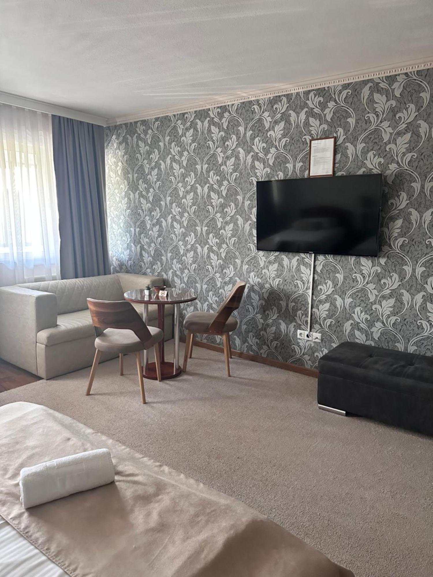 Hotel New Milenium Lukavac Bagian luar foto