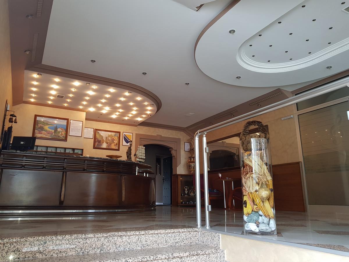 Hotel New Milenium Lukavac Bagian luar foto