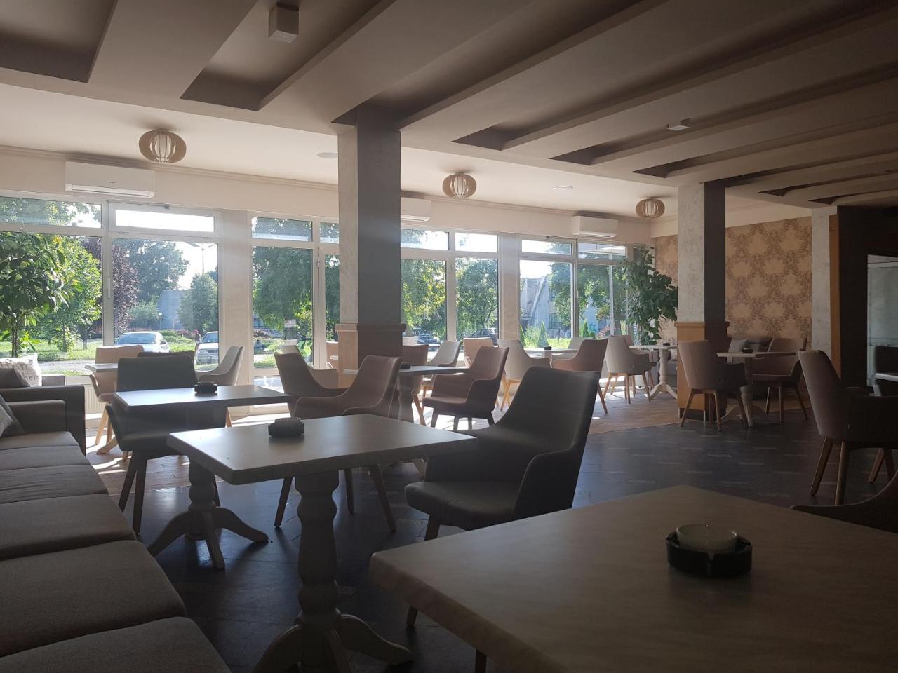 Hotel New Milenium Lukavac Bagian luar foto